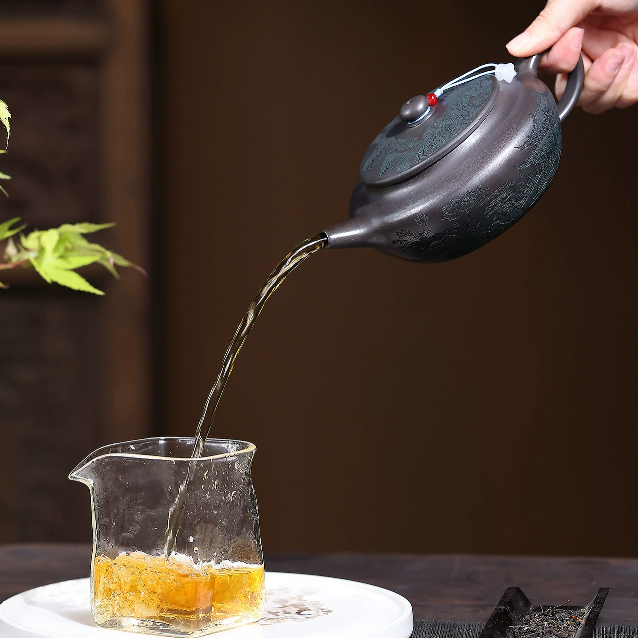 Large Capacity Handmade Guan Lou Bian Chen Zisha Teapot - Image 2